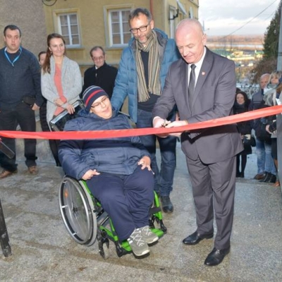 Platforma przyschodowa dla niepełnosprawnych w Sandomierzu