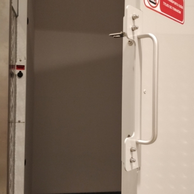 Drzwi przystankowe z elektroryglami dostarczone przez Lift Plus PL